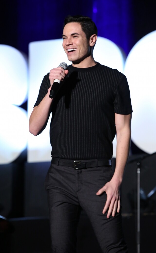 與其他年輕演員不同,Jason Gotay 是個百老匯劇場演員,會演又會唱,主要演出為《Peter Pan Live!》以及影集《Love Life》。 與其他年輕演員不同,Jason Gotay 是個百老匯劇場演員,會演又會唱,主要演出為《Peter Pan Live!》以及影集《Love Life》。