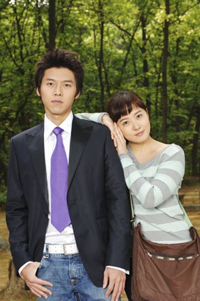 在上年八月的時候，玄彬和孫藝珍合體亮相於 KBS 的《演藝家中介》，在緋聞女