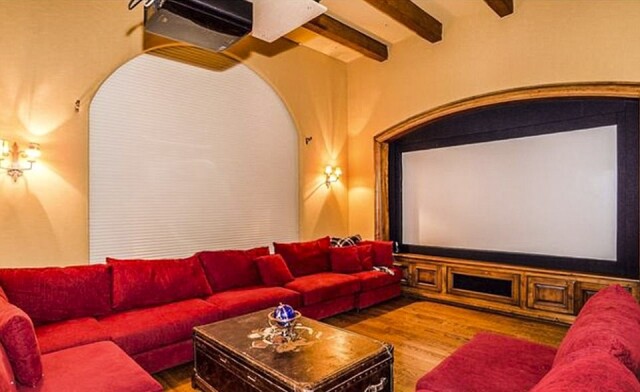 新家中亦有放映室，Kendall 可以與閨密在這裡進行私人的「電影之夜」。