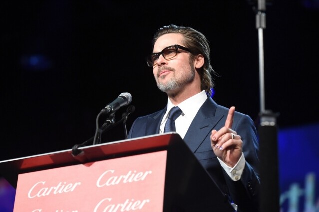 男人搽指甲油不只是年青一輩,就連大家心目中男神的 Brad Pitt 都一樣有。 男人搽指甲油不只是年青一輩,就連大家心目中男神的 Brad Pitt 都一樣有。