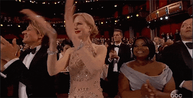 Nicole Kidman 在奧斯卡直播中，被拍到在別人得獎的一刻沒有拍掌，在「最佳電影」頒獎環節的拍掌手勢又很奇怪。失落最佳女主角獎的她，一度被外界認為不在狀態及不尊重得獎者。