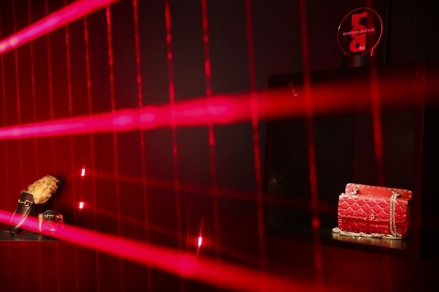 為突出 RED-iology 主題，現場以紅色燈光效果點綴得獎作品 showcase。
