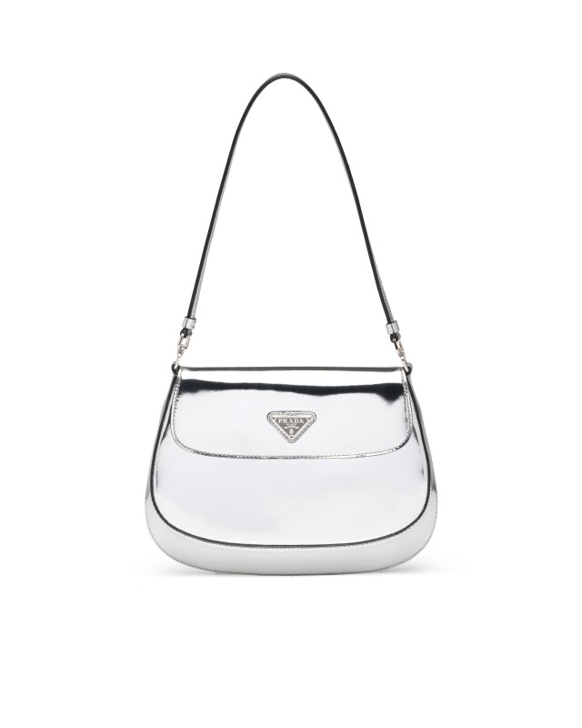銀色 Prada Cleo Bag 是眾多顏色中最為突出，亦是最具型格的設計。