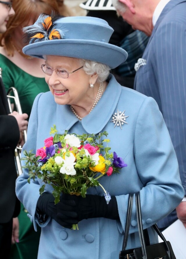 最令人擔心的是已年屆 93 歲的英女王會否染病。可幸的是她目前健康狀況良好