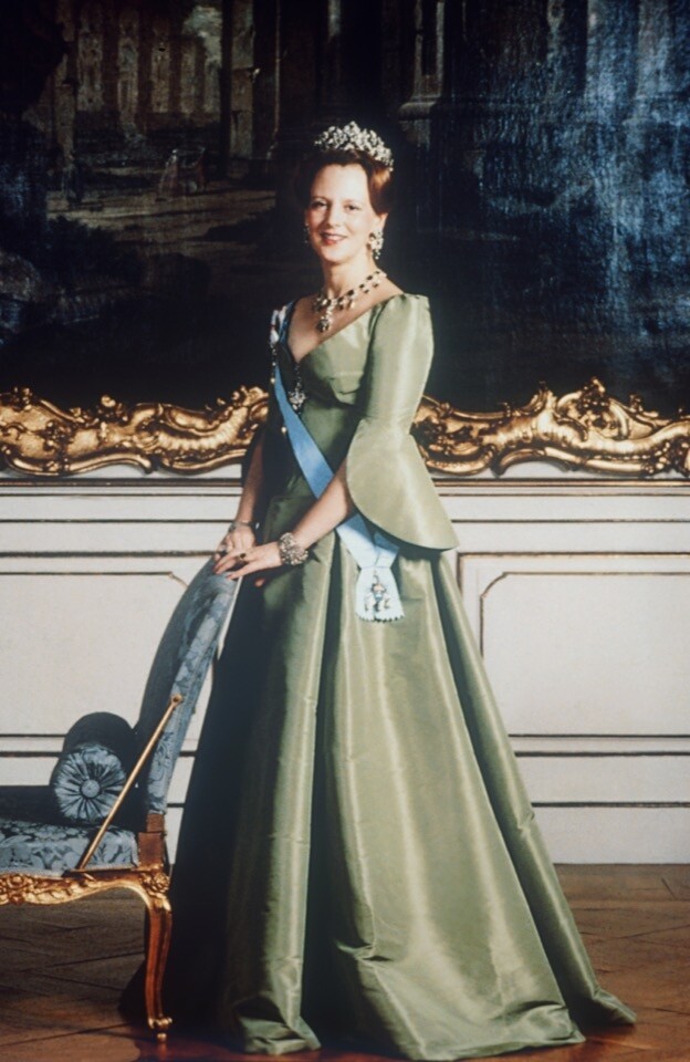 Margrethe II 便成為了王位的繼承人第一順位 Margrethe II 便成為了王位的繼承人第一順位