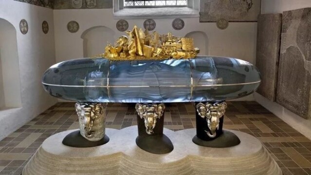 Margrethe II 還為自己和丈夫設計了棺木