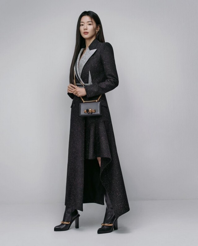 全智賢除了早前在 Netflix《屍戰朝鮮 2》最後一集亮相 全智賢除了早前在 Netflix《屍戰朝鮮 2》最後一集亮相
