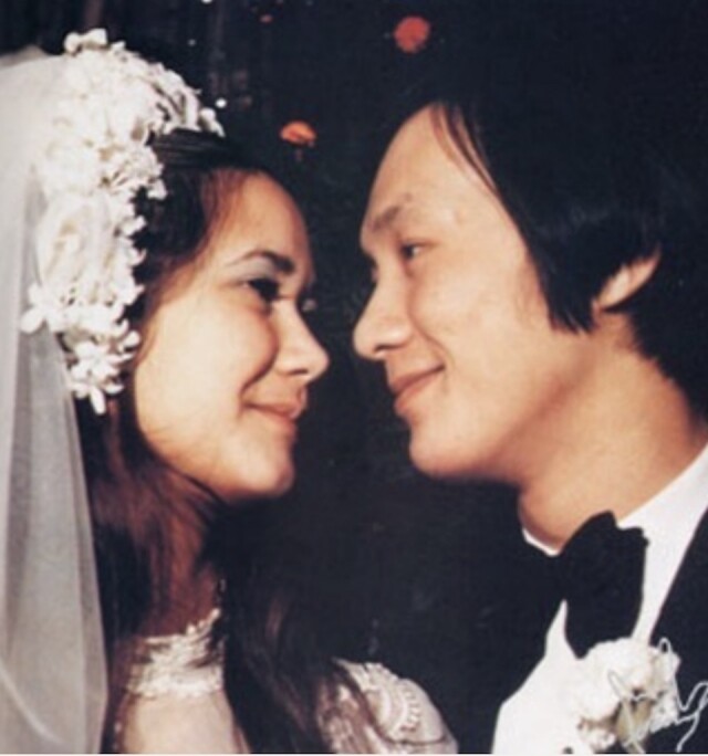 許冠傑 18 歲便和太太拍拖至今,非常專一長情。1971年兩人舉行婚禮。 許冠傑 18 歲便和太太拍拖至今,非常專一長情。1971年兩人舉行婚禮。