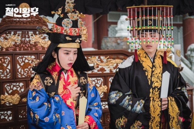 韓劇《哲仁王后》現代男人靈魂穿越到古代皇后身上 韓劇《哲仁王后》現代男人靈魂穿越到古代皇后身上