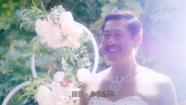 這一幕播出後同樣引來熱話,網民都大讚黃德斌放得開,完全接受這崩壞式的形象! 這一幕播出後同樣引來熱話,網民都大讚黃德斌放得開,完全接受這崩壞式的形象!