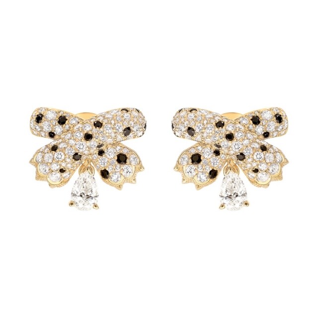 Fred Ombre Feline 系列鑽石耳環，蝴蝶結設計增添女生的溫柔韻味。