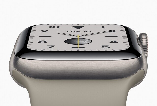 Apple Watch S5 還新增設鈦金屬全新物料。