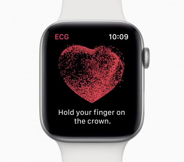 Apple Watch Series 4 與心電圖 app 配合運作。