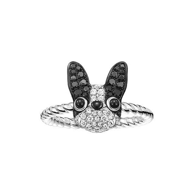 Wang Wang French Bulldog Pierre 18K 白金鑲鑽石及黑鑽戒指（小），可愛生動的造型，盡顯女性俏麗可人的氣質。