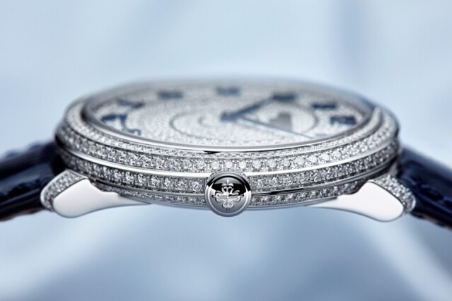 Patek Philippe Diamond Ribbon 手錶鑲嵌的 770 顆鑽石均為頂級威塞爾頓鑽石，切工出眾不凡。