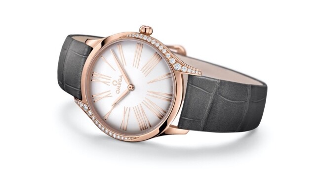 Omega Tresor 女裝手錶錶殼兩側鋪鑲 38 顆單切割鑽石。