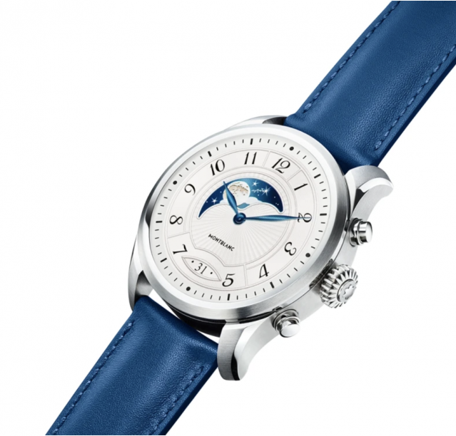 此枚 Montblanc Summit 2 智能腕錶，以銀色精鋼配上藍色小牛皮錶帶。