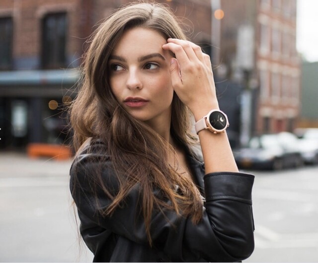 Mobvoi TicWatch C2 智能手錶能輕鬆變換數百種錶盤以及更換不同錶帶。