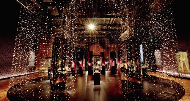 月前在巴黎大皇宮舉行的展覽《From the Great Mughals to the Maharajas: Jewels from the Al Thani Collection》。