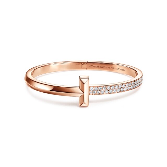 TIFFANY & CO. Tiffany T1 系列 18K 玫瑰金寬版半密鑲鑽石手鐲。 TIFFANY & CO. Tiffany T1 系列 18K 玫瑰金寬版半密鑲鑽石手鐲。