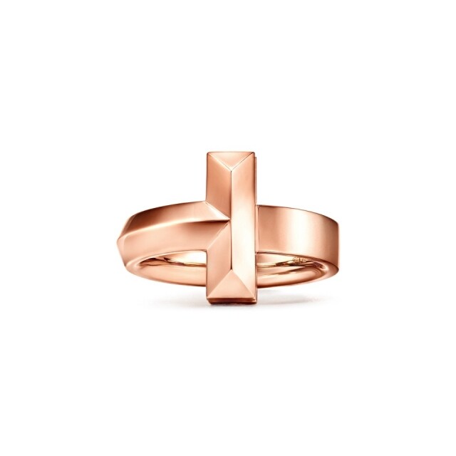TIFFANY & CO. Tiffany T1 系列 18K 玫瑰金寬版戒指。