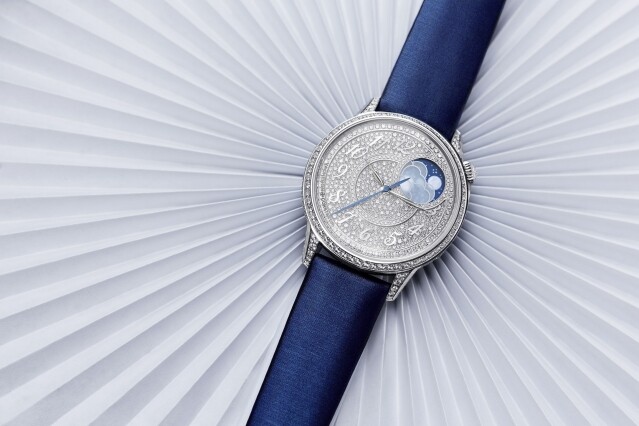 全新 Vacheron Constantin Égérie 高級腕錶以經典的「褶皺」設計為特色。
