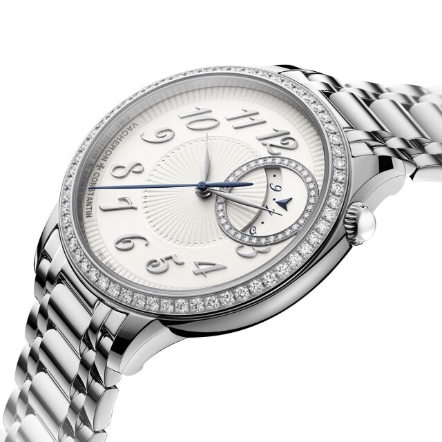 品牌傾心於偏心錶盤設計，而 Égérie 腕錶正是這種美學風格的現代詮釋。