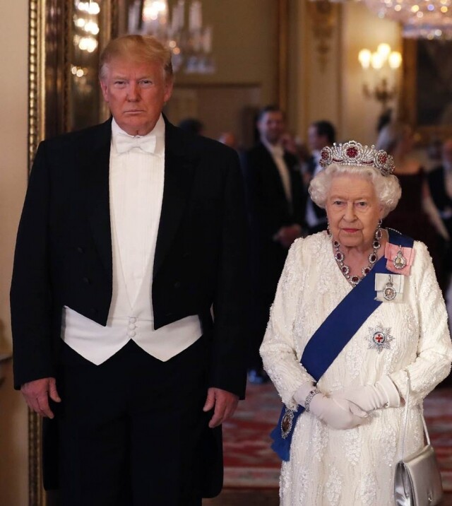 7. 英女皇與特朗普會面時的紅寶石王冠 7. 英女皇與特朗普會面時的紅寶石王冠