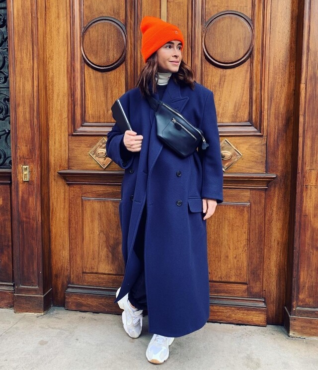 Miroslava Duma是時尚圈著名的嬌小女,只得158cm的她卻選擇穿上高領衣服,即使長外套長至腳裸都完全不覺得她是個「哈比人」。因為除了露出鎖骨外,穿上樽領衣服也同樣有顯高感覺。因為衣物遮掩了頸部,讓整個造型有一致性,從而突出修長感覺。而且樽領衣服是保暖的must have item,趁減價入手一件長青不敗穿足十年吧! Miroslava Duma是時尚圈著名的嬌小女,只得158cm的她卻選擇穿上高領衣服,即使長外套長至腳裸都完全不覺得她是個「哈比人」。因為除了露出鎖骨外,穿上樽領衣服也同樣有顯高感覺。因為衣物遮掩了頸部,讓整個造型有一致性,從而突出修長感覺。而且樽領衣服是保暖的must have item,趁減價入手一件長青不敗穿足十年吧!