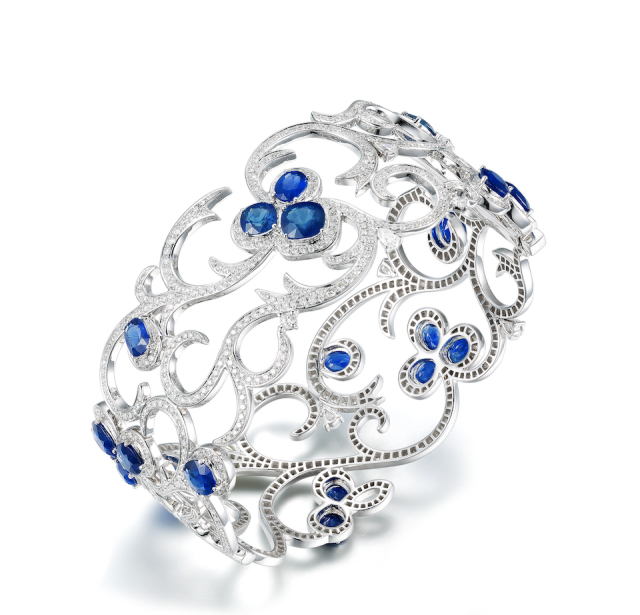 Styllery Gems 線條流麗的藍寶石鑲鑽手鐲。