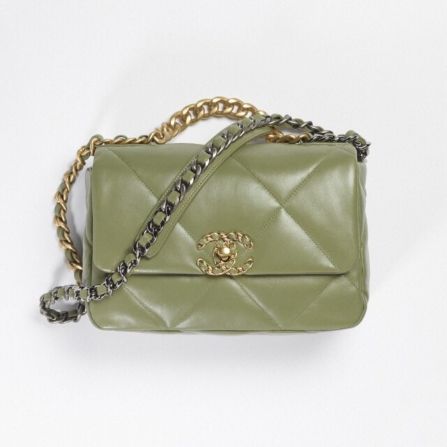 Chanel 19 小羊皮手袋 價錢:$43,700 Chanel 19 小羊皮手袋 價錢:$43,700
