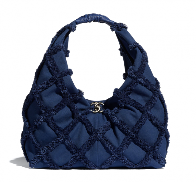 Chanel 深藍色帆布 Hobo Bag $29,700