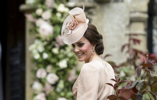 凱特王妃曾在妹妹 Pippa Middleton 婚禮上配戴摩根石耳環。