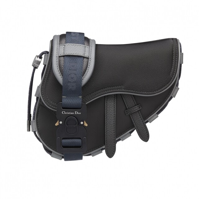 Dior X Sacai Saddle 拼色手袋 $26,000 Dior X Sacai Saddle 拼色手袋 $26,000