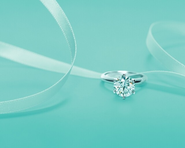 Tiffany & Co. 經典 Tiffany® Setting 六爪鑲嵌鑽戒