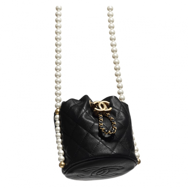 Chanel 迷你皮革水桶袋 $26,100
