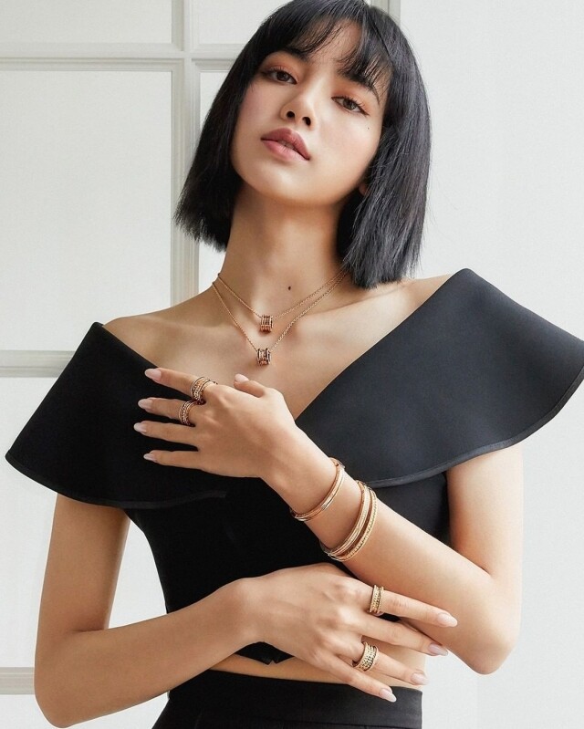 寶格麗最新代言人 BLACKPINK Lisa 完美示範了多層次戴法的簡單技巧 寶格麗最新代言人 BLACKPINK Lisa 完美示範了多層次戴法的簡單技巧
