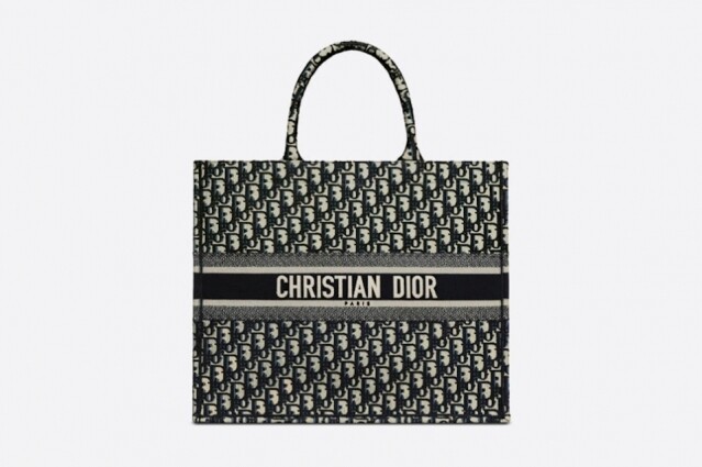 人氣有增無減的品牌新經典 Dior Book Tote 藍色帆布袋 人氣有增無減的品牌新經典 Dior Book Tote 藍色帆布袋