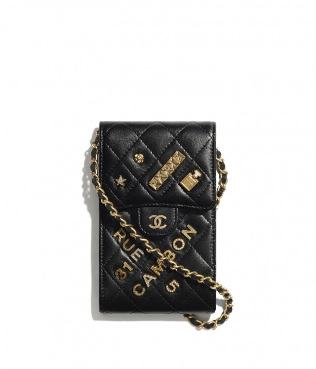 2021 Chanel 小皮具推薦：黑色綴金飾扣手機袋