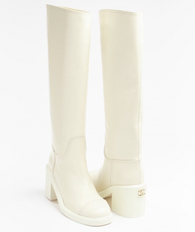 Chanel 白色小牛皮粗跟長靴 $16,000