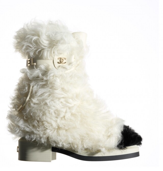 Chanel 白色剪羊毛短靴 $16,500