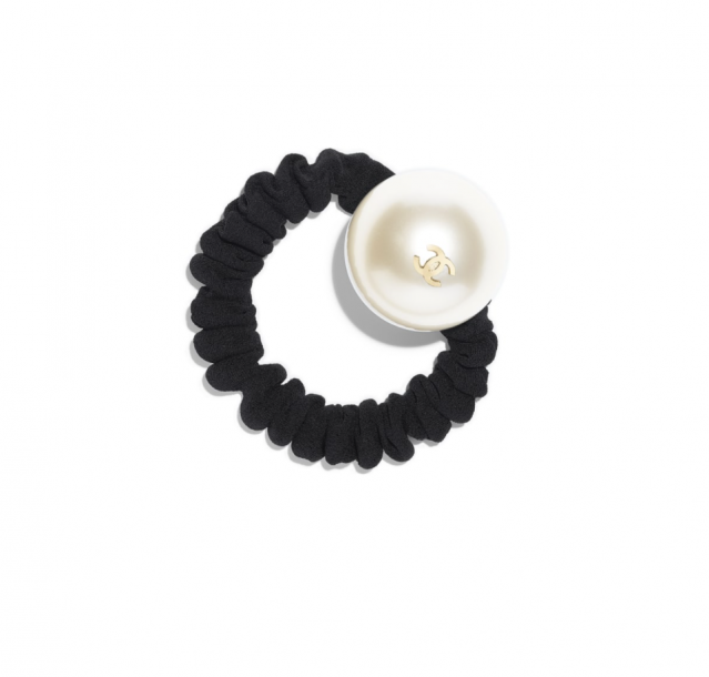 Chanel 大珍珠髮圈 $3,100 Chanel 大珍珠髮圈 $3,100