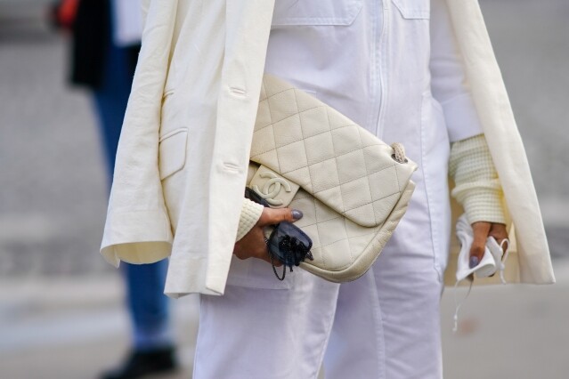Chanel 荔枝皮、小羊皮、小牛皮有甚麼不同？一篇了解 Chanel 手袋及銀包的皮革種類
