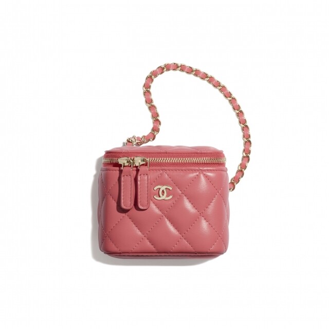 Chanel 珊瑚色經典款鏈條小號梳妝袋 $11,300