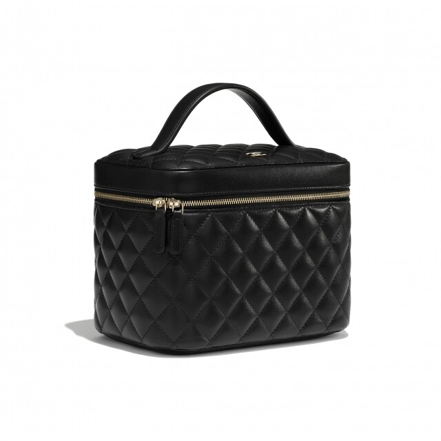 Chanel 經典梳妝袋 $13,400