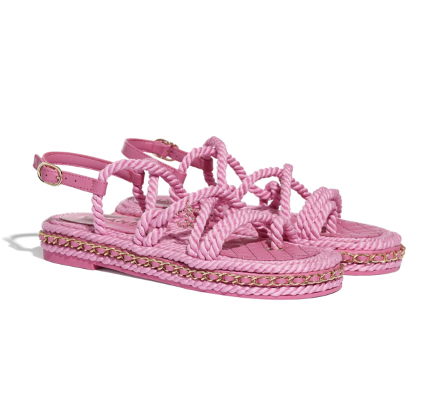 Chanel 粉紅色厚底涼鞋 $10,000