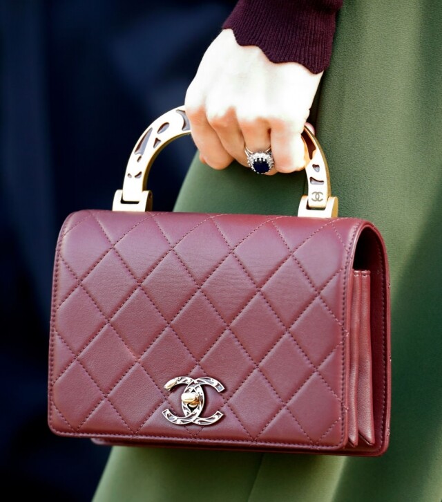 最有女人味的 Chanel 手袋一定是這款！Top Handle 手挽款怎麼揹都好看，凱特王妃是