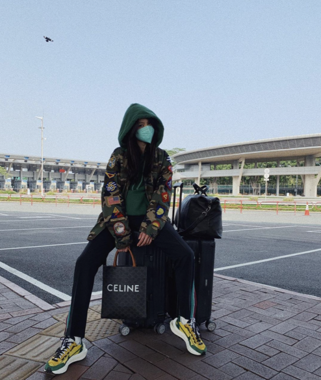 Celine Triomphe Canvas 手袋系列 Celine Triomphe Canvas 手袋系列