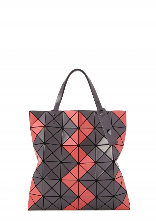 Issey Miyake Bao Bao 灰色拼珊瑚紅色手袋 $3,800 Issey Miyake Bao Bao 灰色拼珊瑚紅色手袋 $3,800