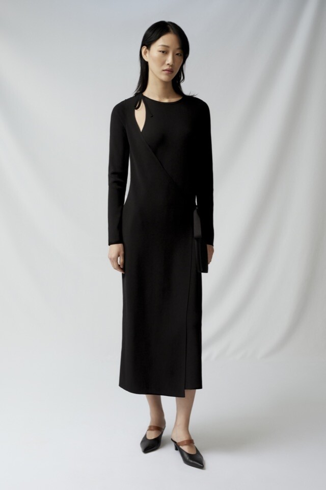 COS 黑色針織縷空設計連身裙 $1,250